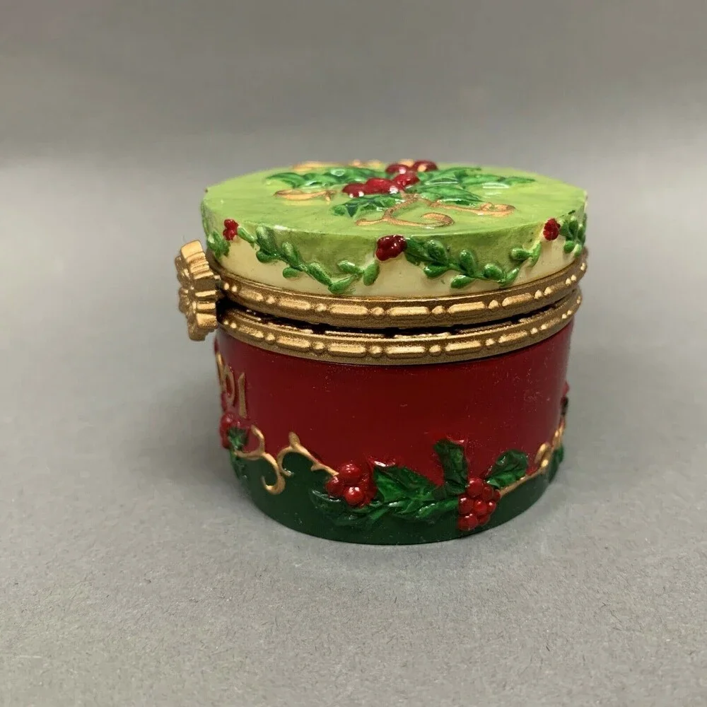 2001 Jewelry‎ Trinket Box Dillard's Gift Christmas 2 1/2 x 1 3/4